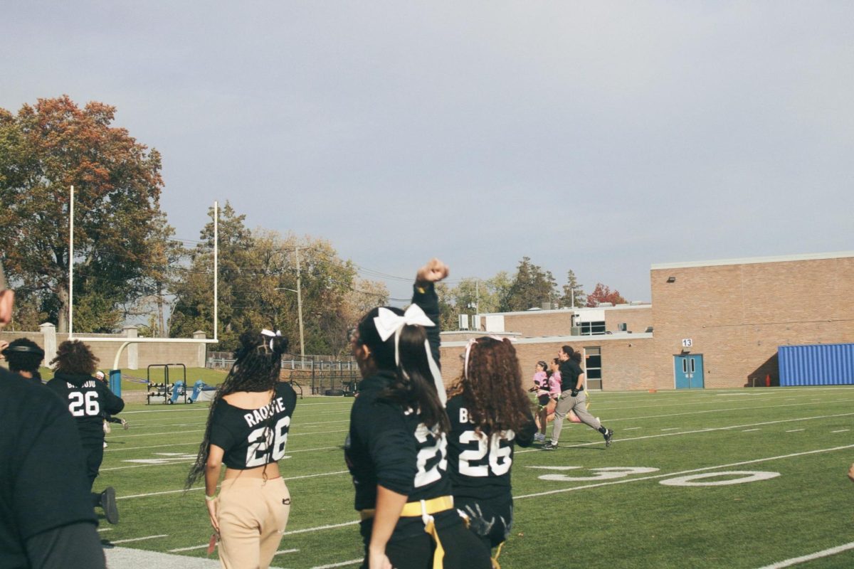The seniors cheer on a touchdown.
